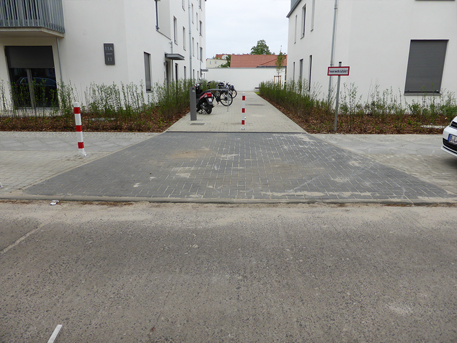 wohnhaeuser-klothildestrasse-einfahrt